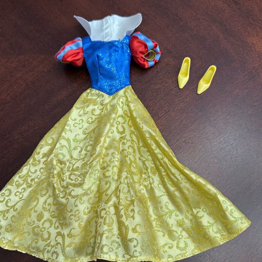 Disney Princess Snow White for 11.5” Fashion Doll Sparkly Dress and Shoes